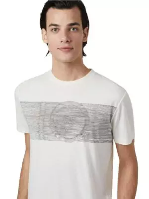 Topographic férfi póló szemből modellen TenTree