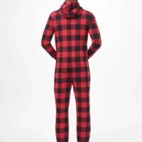 Onesie uniszex kezeslábas - Rio red - férfi modellen teljes alakos - hátulról