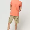 Muir férfi póló narancssárga színben, modellen, teljes alakos - hátulról