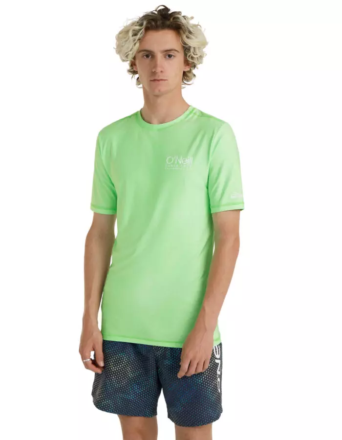 Essentials Cali rövid ujjú férfi strandpóló - neon zöld színben, modellen, közeli, szemből